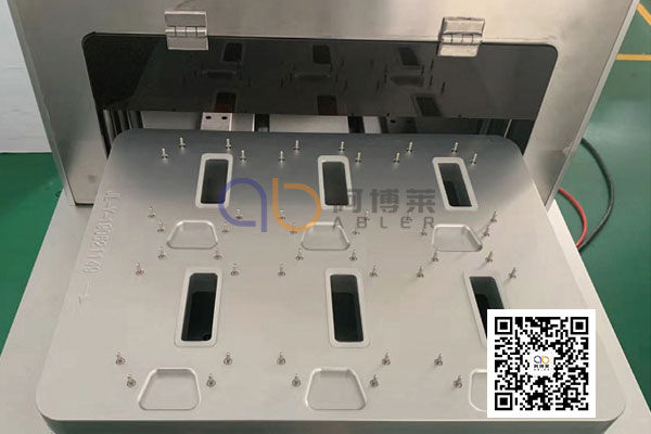 雙工位左右滑臺式熱合機來了，生產(chǎn)效率顯著提升